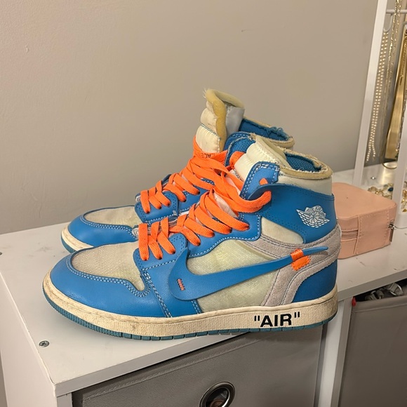 UNC OFF WHITE DUNKS - Picture 1 of 3